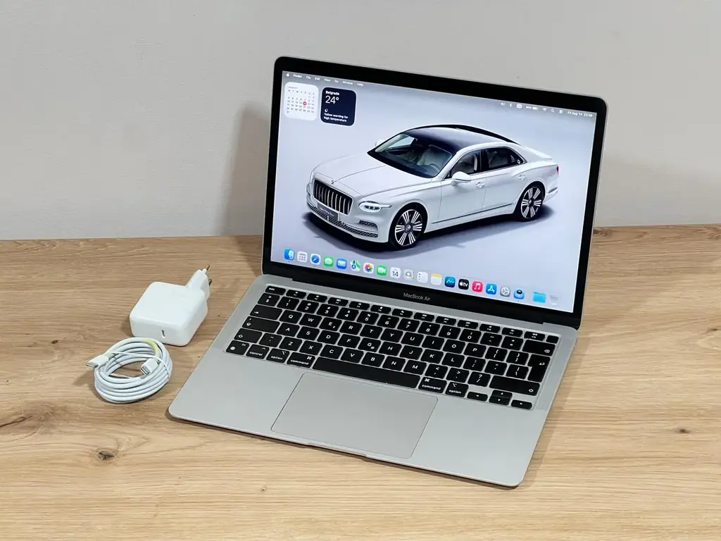 На продажу три шикарных ноутбука Apple в отличном состоянии:
