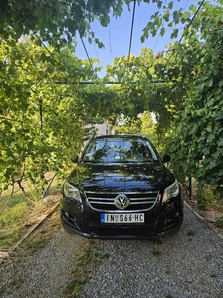 В связи с покупкой нового автомобиля,  продаю Volkswagen Tiguan.