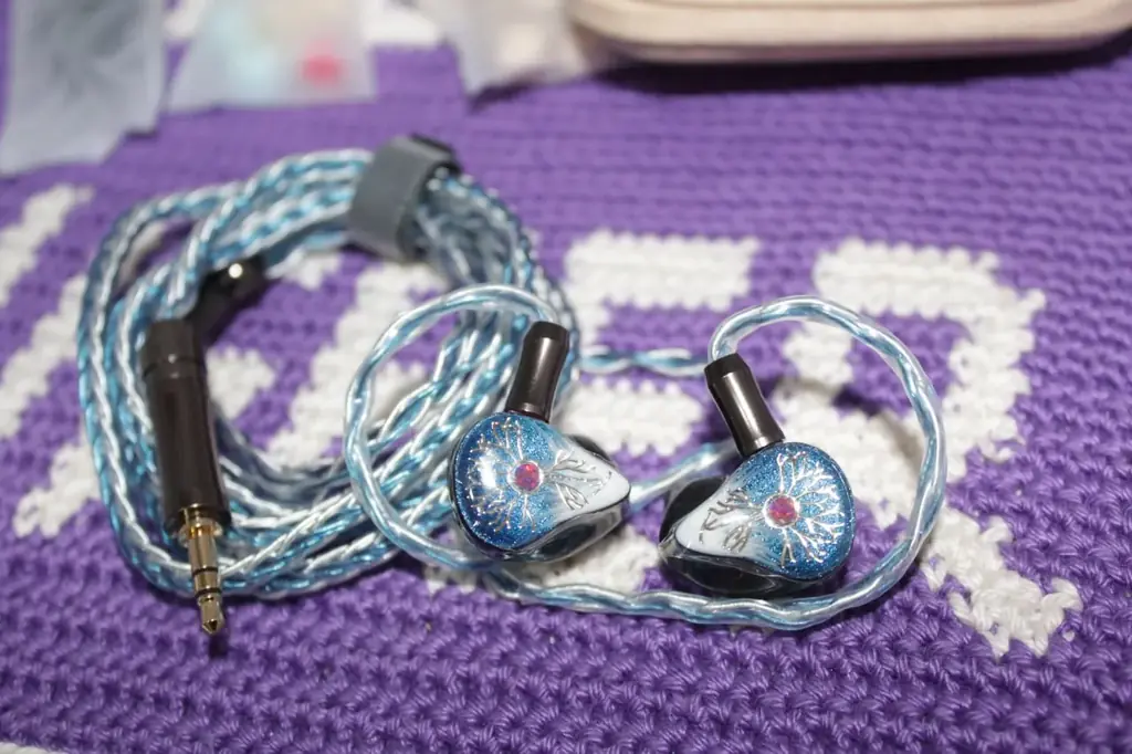 Продам наушники IEM - внутриканальные: