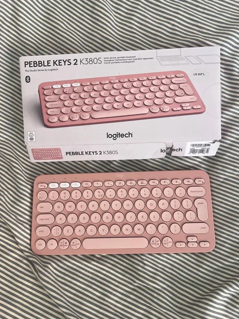 ПРОДАМ блютуз клавиатуру pebble keys 2, абсолютно новая, не пригодилась в использовании :)