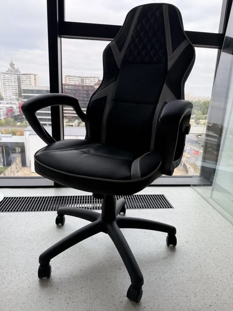 Продам компьютерное кресло, 5000 динар, Новый Белград блок 65.