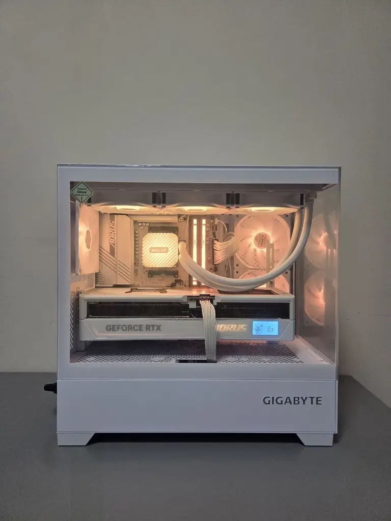 Продам RTX 5090 32GB Gigabyte Master Ice