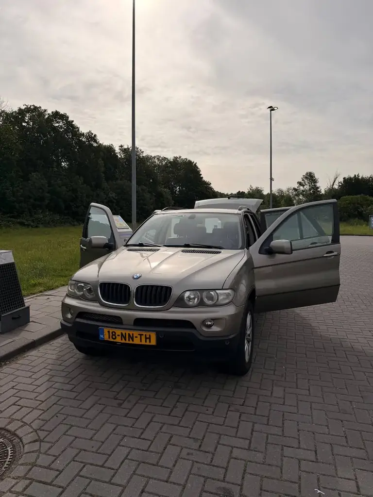 Продаю BMW X5 Executive 2004 3.0 бензин APK до 30.05.2027