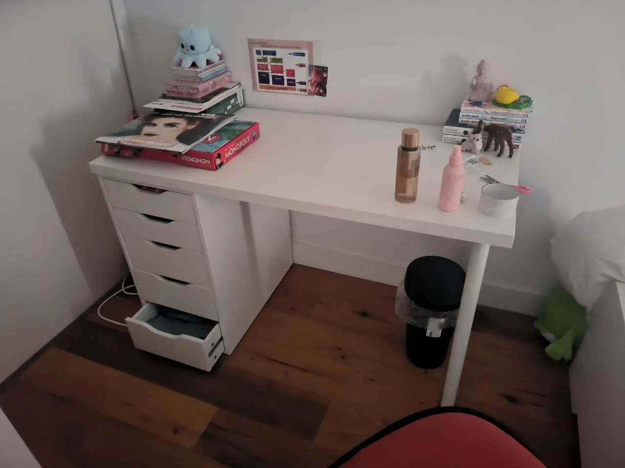 Письменный стол ALEX (IKEA).