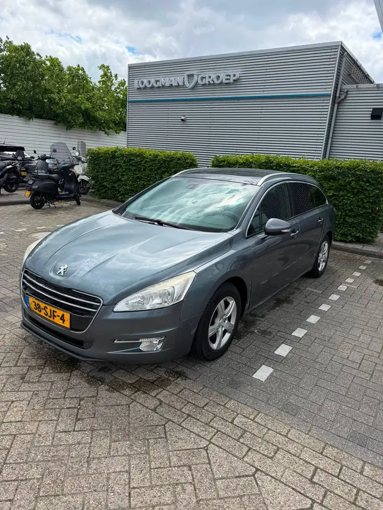 Peugeot 502SW 1.6 бензин 2011 год