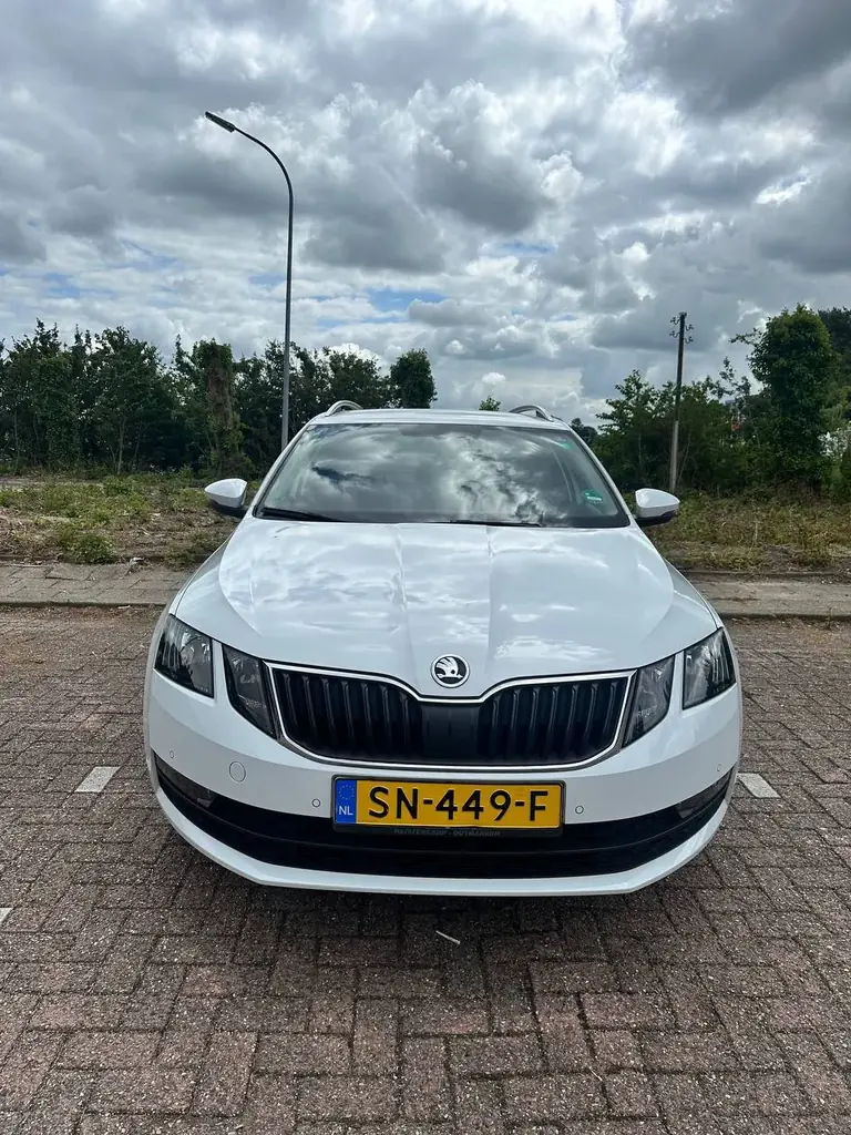 Skoda Octavia Combi 1.4 TSI, 2017 — 9 000 €