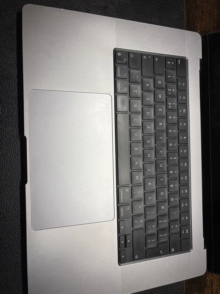 Продаю MacBook Pro 16" 2021, M1 Max, 32 ГБ RAM, 1 ТБ SSD. Использовался 3 года только для работы, б…