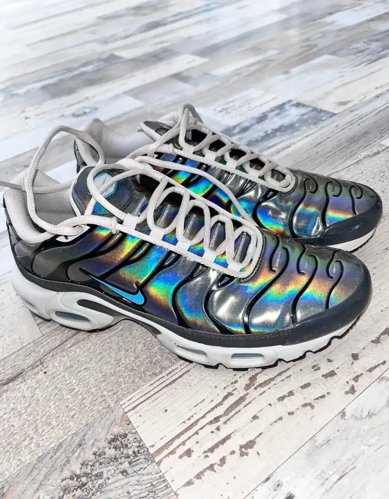 Продам светоотражающие Nike Terrascape