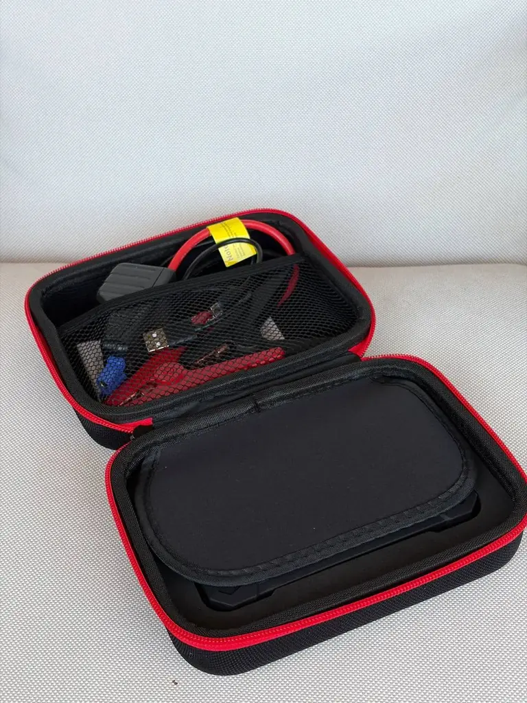 Jumpstarter для машины. Выручил пару раз, продаю так как машины с аккумулятором больше нет :)