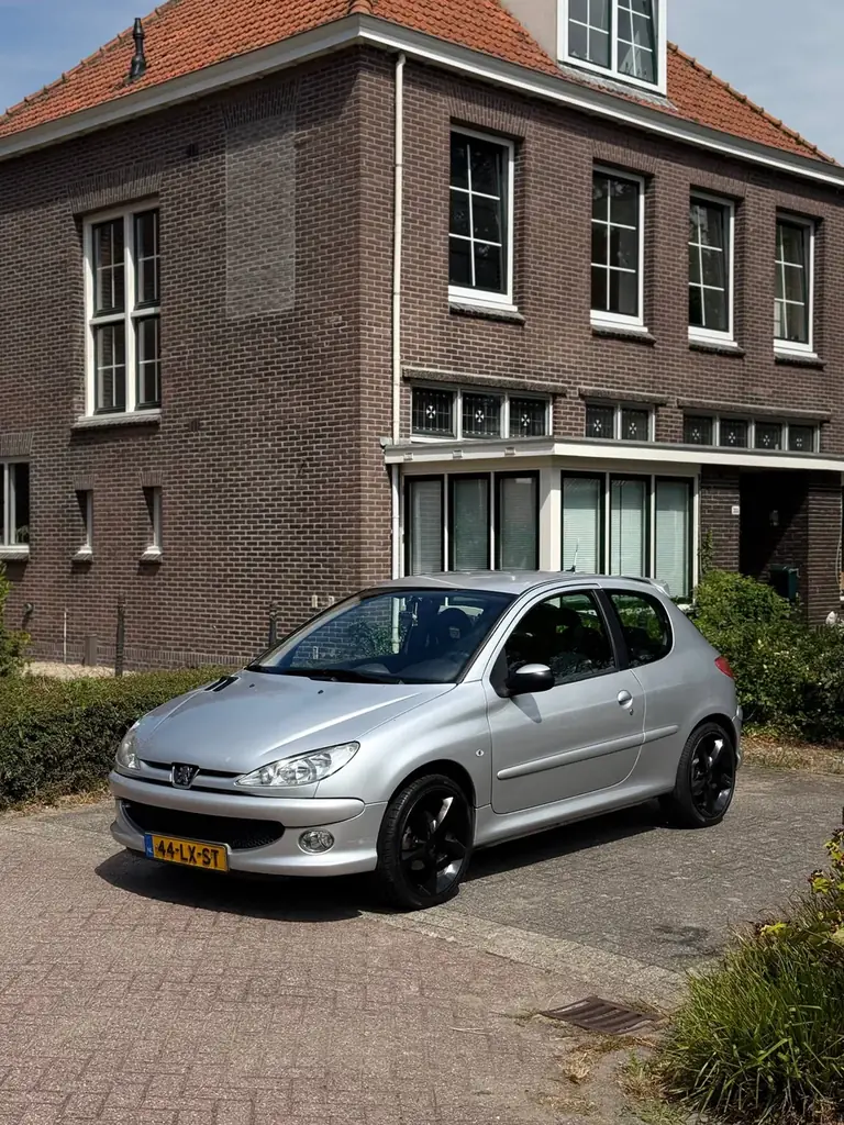 Peugeot 206