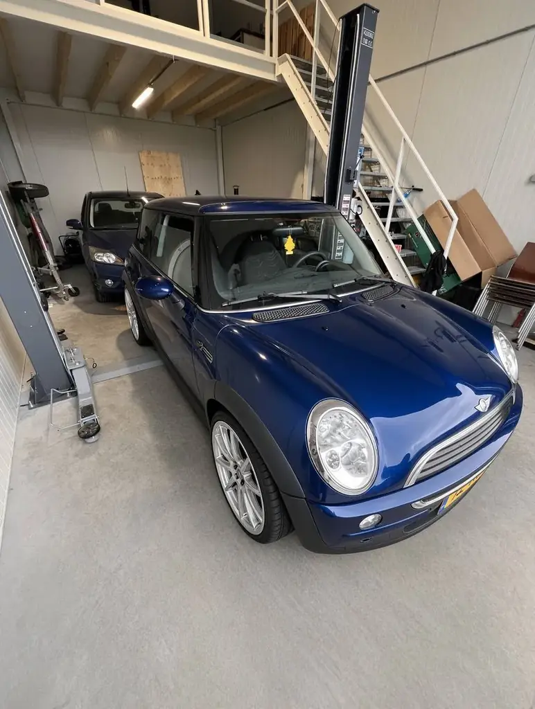 Продам mini one 1.6 механика