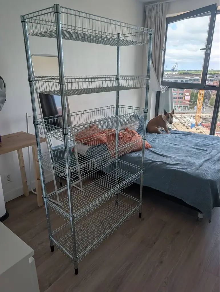 Железный стеллаж — 35×90×177 см, в хорошем состоянии. €25.