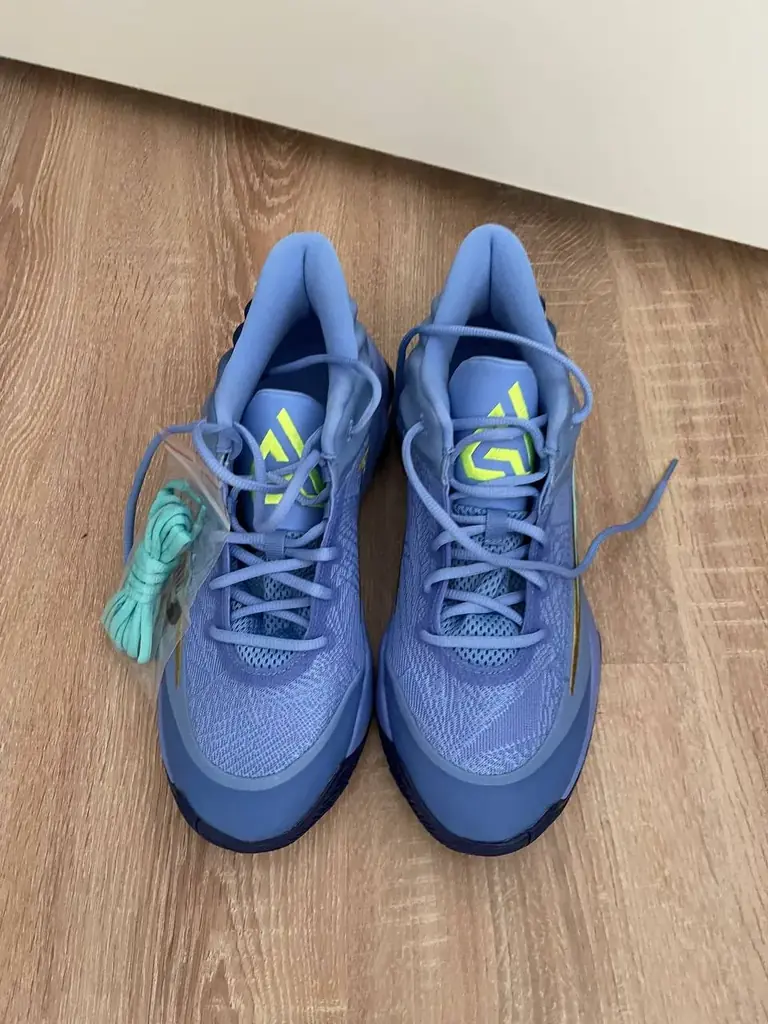 Новые мужские кроссовки Nike Giannis immortality 3. Размер 45.5 Опоздали с возвратом. Отдам за 65€