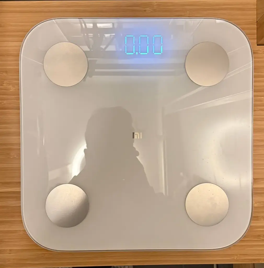 Продам умные весы Xiaomi Mi Body composition scale 2. Новые стоят на Амазоне 25, отдам за 10 евро.