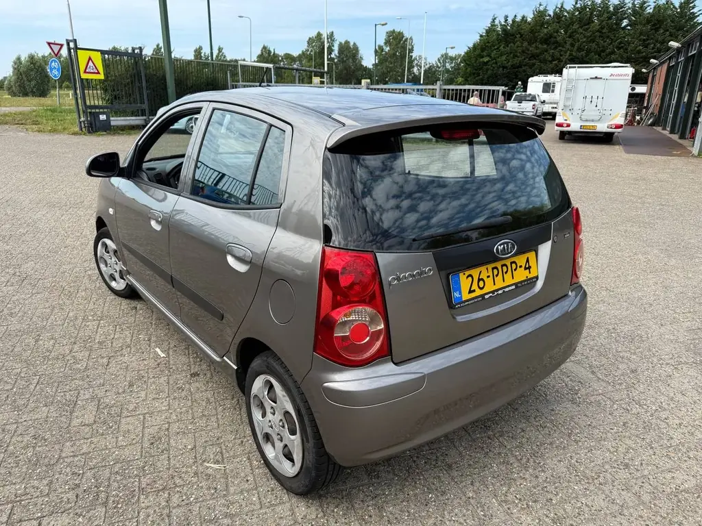 Kia Picanto 2011 года механика