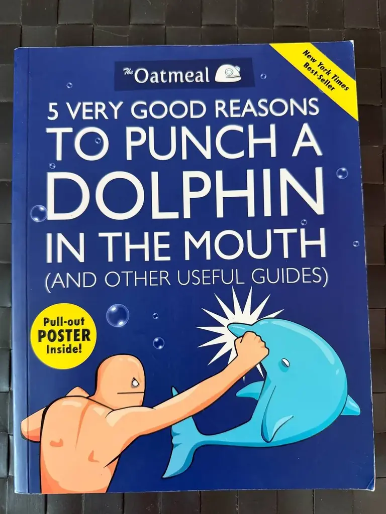€5. The Oatmeal. Комиксы, скетчи на англ. яз. Внутри постер и наклейка для фанатов. Глянец, мягкий …