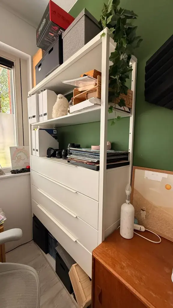 Продам стеллаж FJÄLKINGE от IKEA, в отличном состоянии, очень вместительный. Стоимость 70 евро, заб…