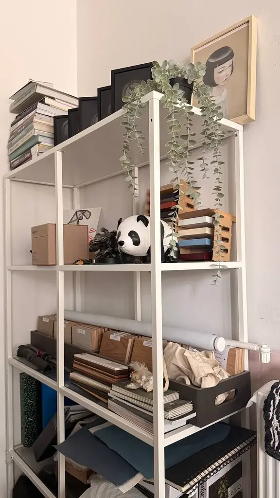 Продам стеллаж VITTSJÖ от ikea, со стеклянными полочками, в хорошем состоянии, 40 евро, забор из Ам…