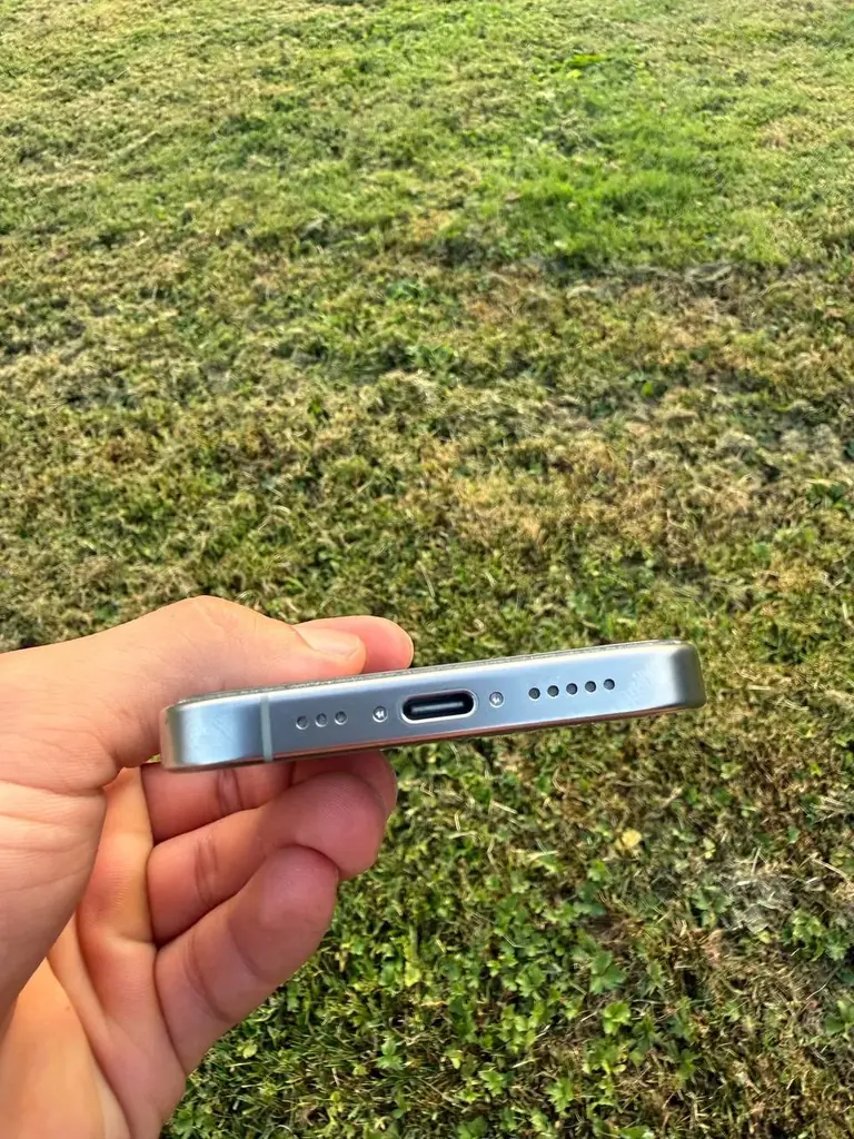Продам iPhone 16 Pro Natural Titanium 256 GB. Состояние - идеальное. На видео показал ёмкость батар…