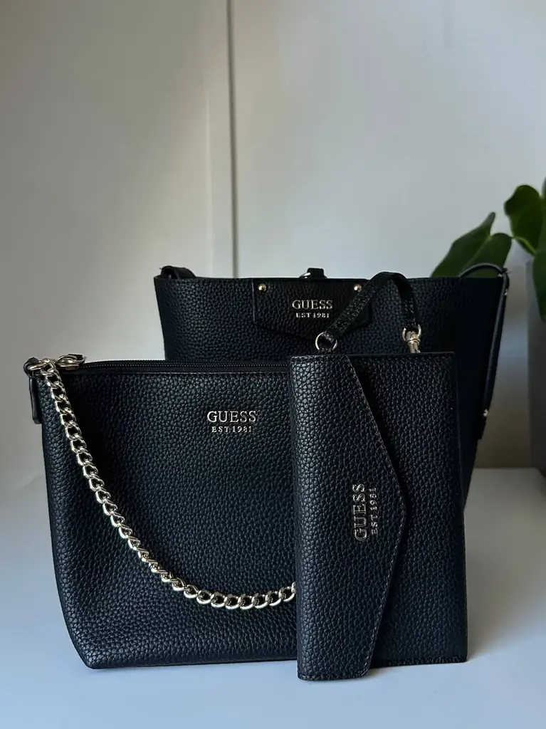 Сумка Guess 3 в 1, в отличном состоянии. Продажа так как лежит без дела.