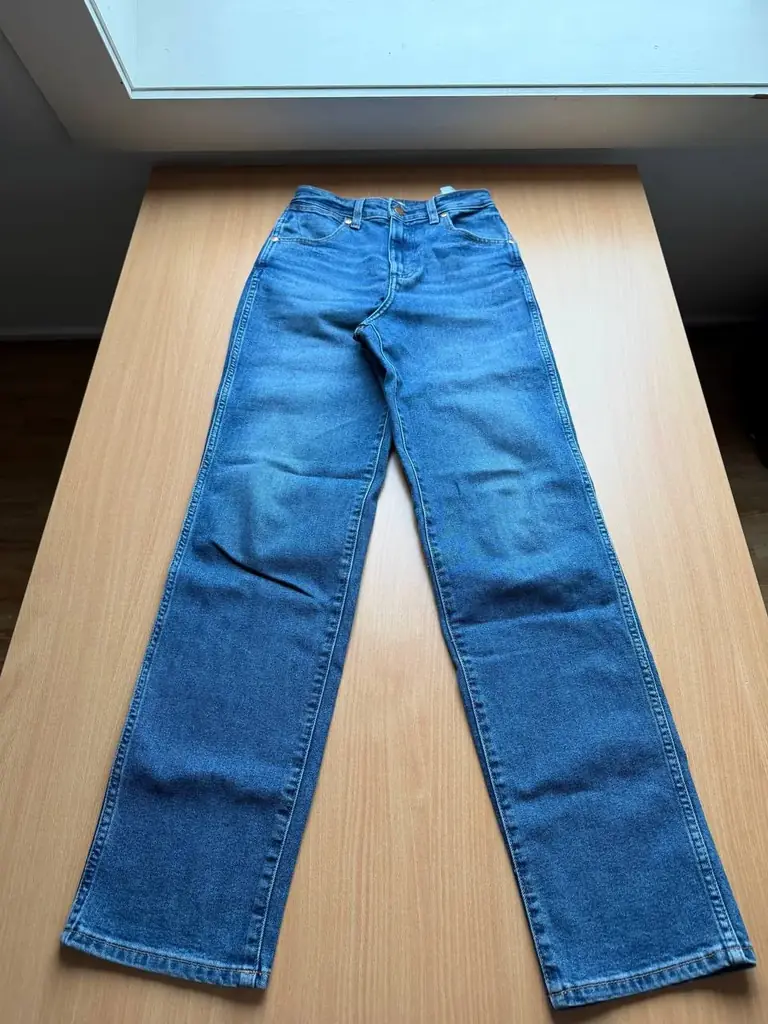 Женские джинсы Wrangler Mom Straight, артикул W27MYLZ71, размер W24 L32.