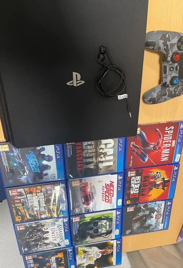ps 4 pro 1 tb 2 джойстика коробка зарядки кабели все есть в городе гаага цена 250€