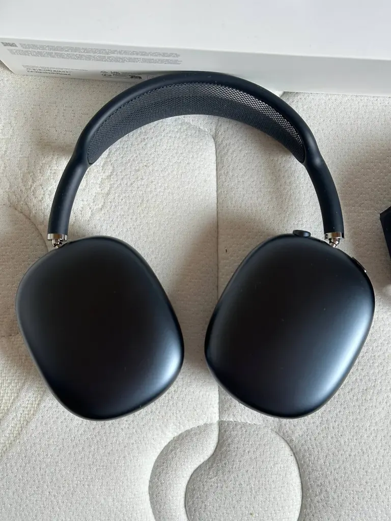 Продам AirPods Max2 . В идеальном состоянии . Купленные 3-4 месяца назад . Покупались за 579€ в Ama…