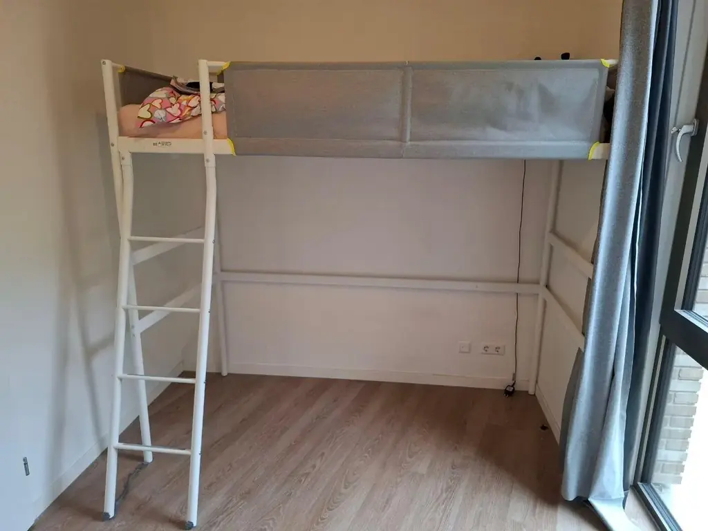 Продам б/у кровать IKEA VITVAL в отличном состоянии (без матраса). Уже разобрана, упакована и готов…