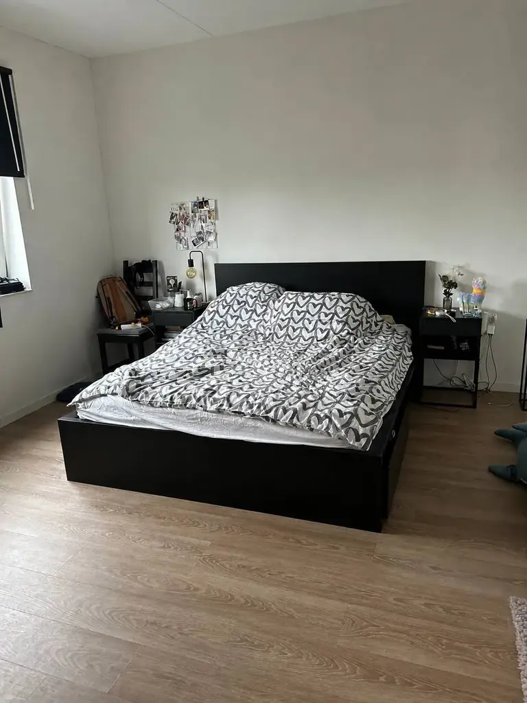 Продам кровать Malm (ikea)