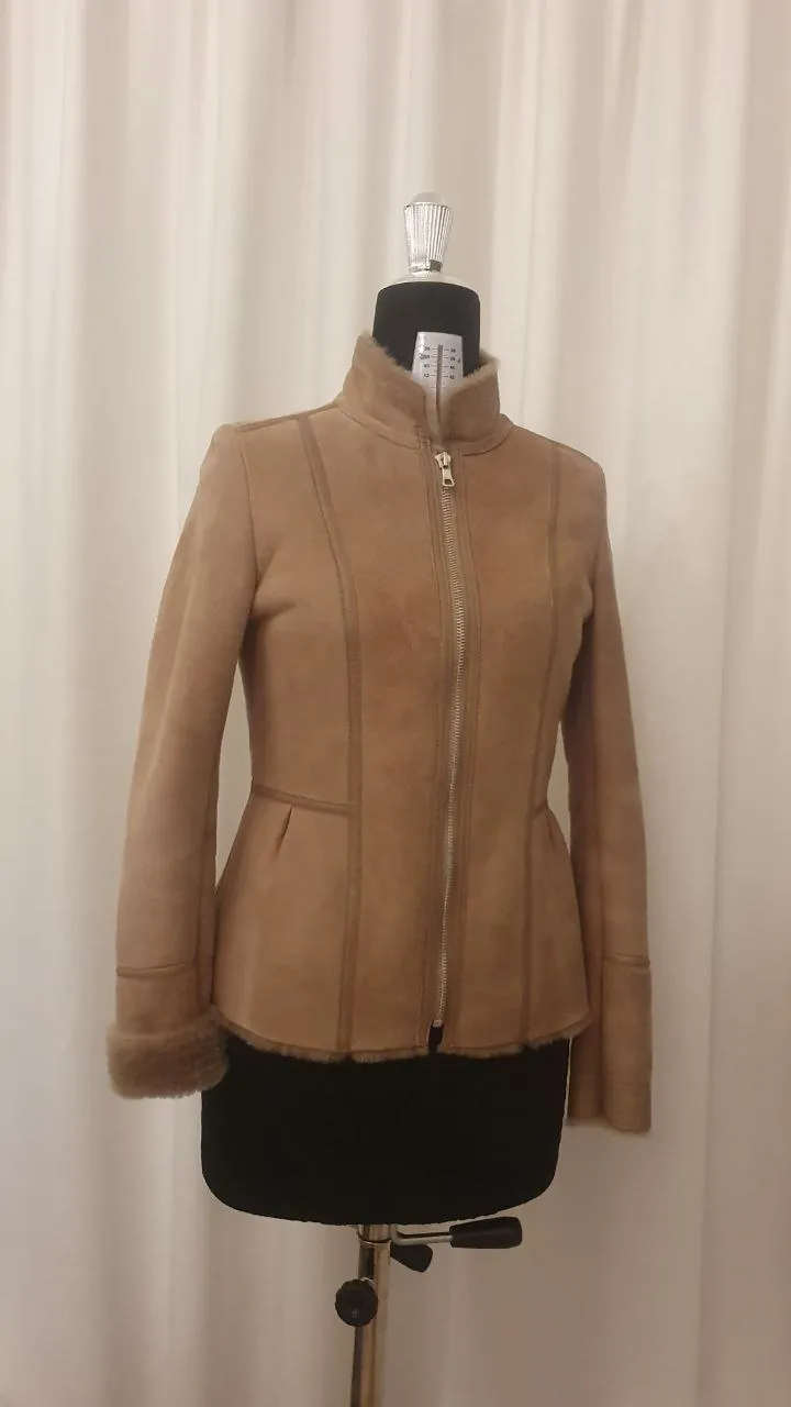 Продам замшевую дублёнку IBANA, 100% натуральную, новую, по низкой цене. Размер 36 ( но больше  на …