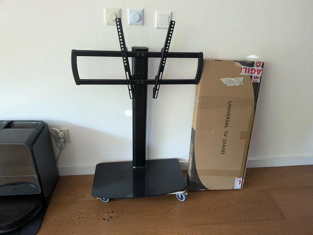 Продам TV стенд за 30 евро как новый (оригинал 66 евро https://www.amazon.nl/-/en/dp/B08117X7DW )