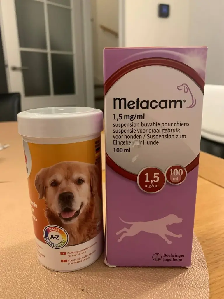 Metacam для собак и витамины для пожилых собак, обе банки практически полные, срок годности - 28-29…