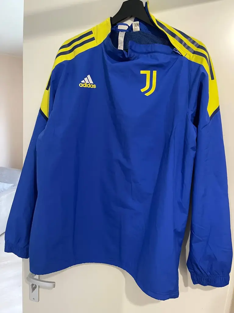 Куртка Adidas, размер М, но подойдет и на L. Состояние очень хорошее, без дефектов и повреждений. Ц…