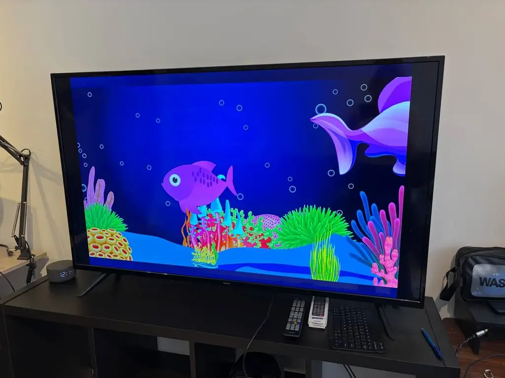 Продаем телевизор 55” + тв продан, отдаем бесплатно тумбу под ТВ 📺