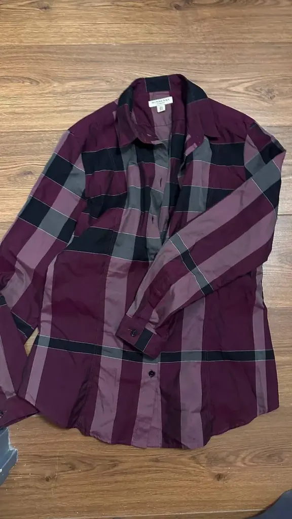 Рубашка Burberry. Размер переделан на 36 (S). 30€. Утрехт