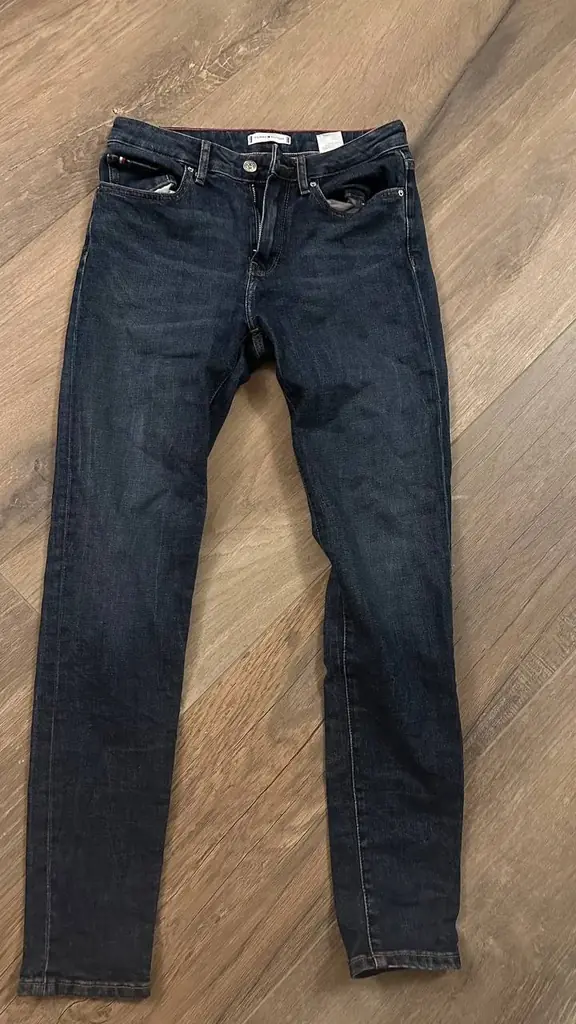 Джинсы женские Tommy Hilfiger. 20€. Можно сказать новые. Утрехт