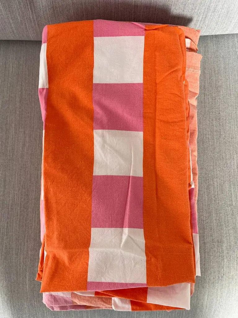 Пододеяльник 200х200 и две наволочки 80х80 от H&M home.