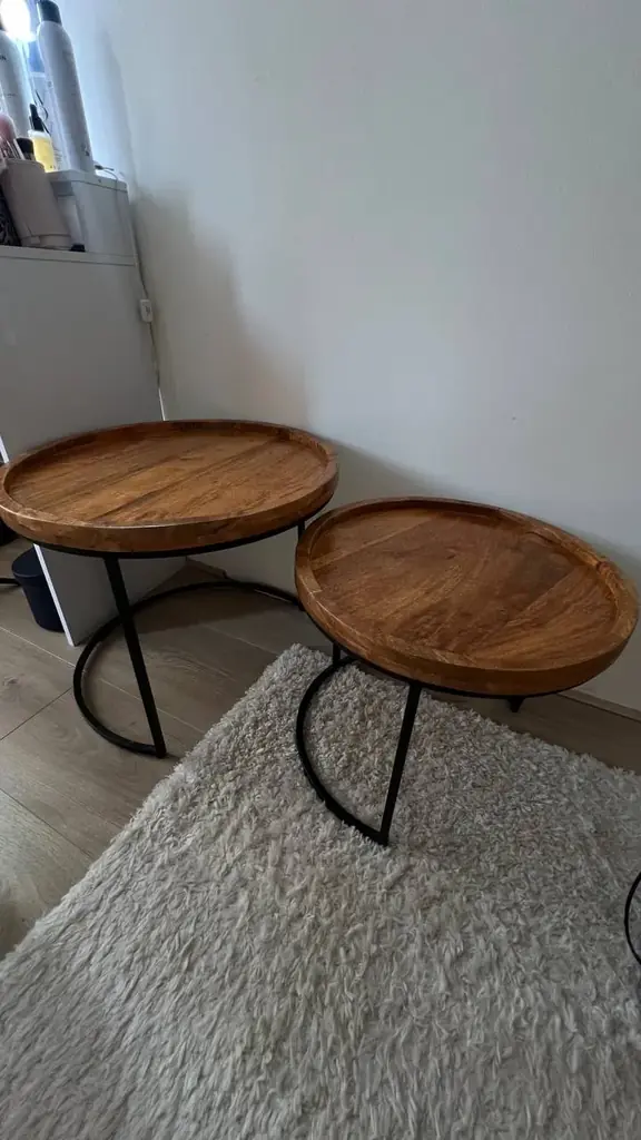 Два столика из дерева. Состояние отличное! Амстердам €90