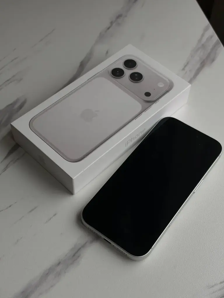 Продаю iPhone 17pro 256