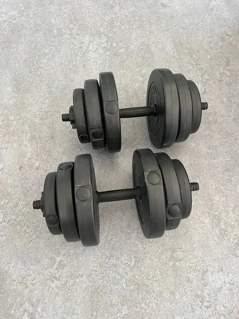 1) гантели. Пластик с песком. 2 по 15 кг. 30€