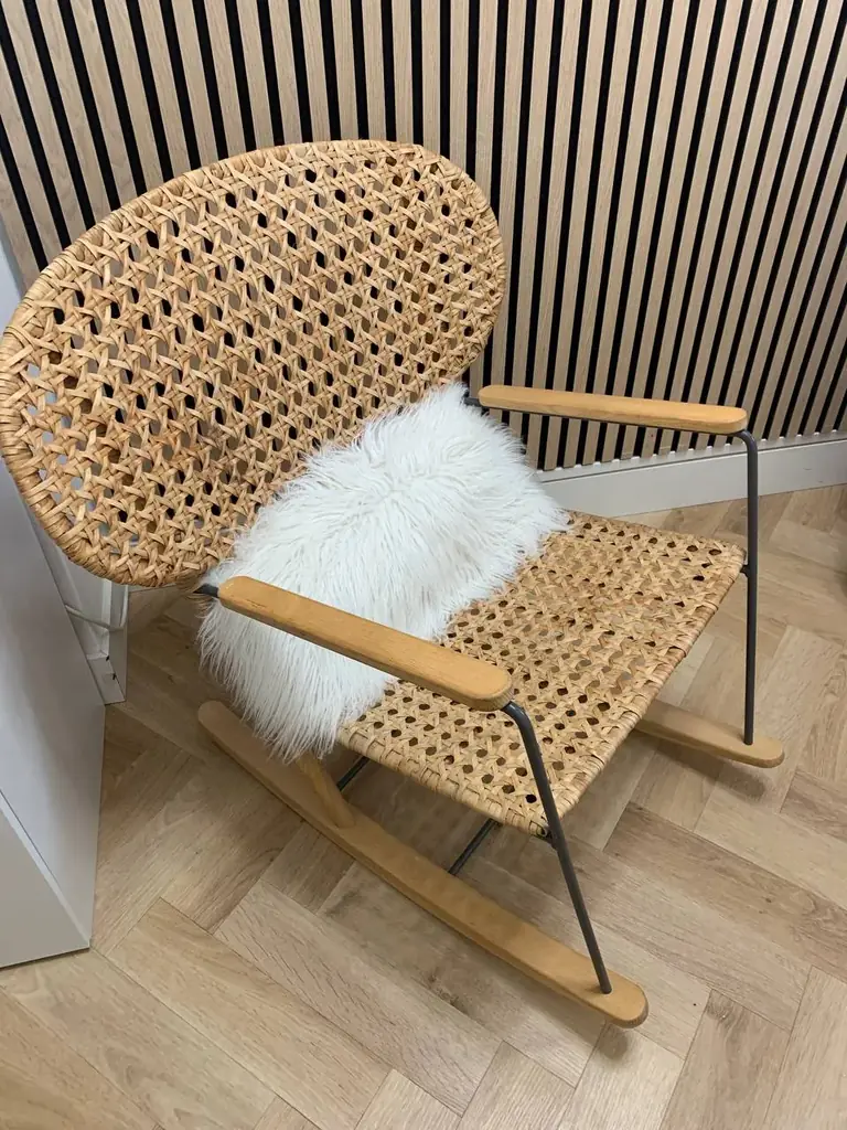 Кресло качалка из ротанга. 25€. Забирать в Utrecht 3532BT