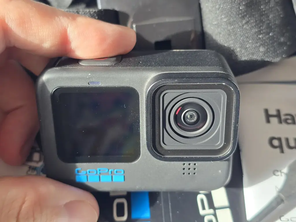 Продам легендарную GoPro 10 black с заводской упаковкой, батарея, аксессуары, наклейки, шнур. в иде…