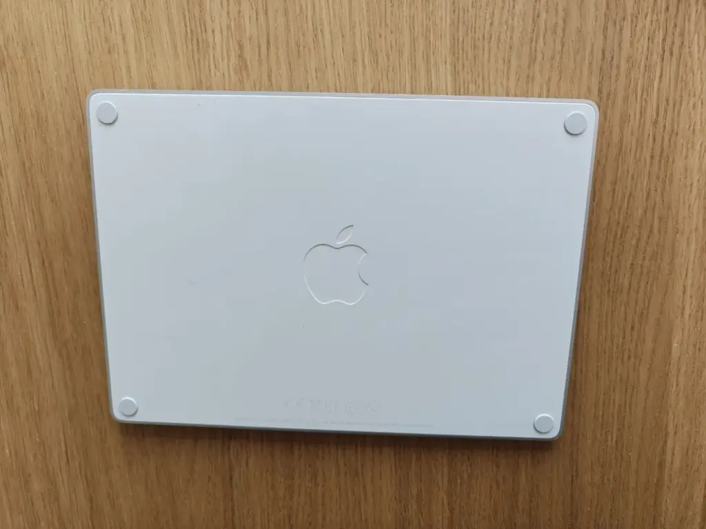 Apple trackpad 2 с lightning проводом. Не бит не крашен.