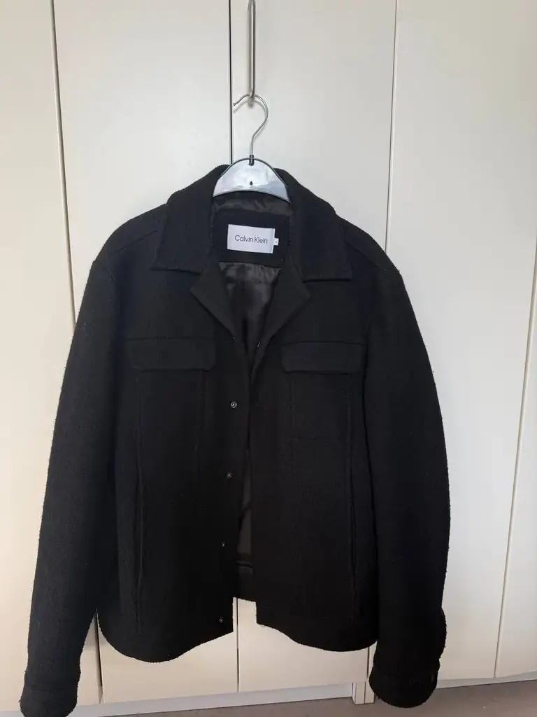 Продам черный шэкет Calvin Klein (пальто рубашка)