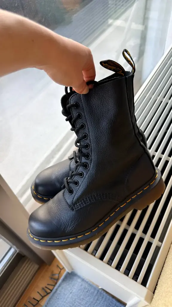Ботинки Dr. Martens Virginia 1490