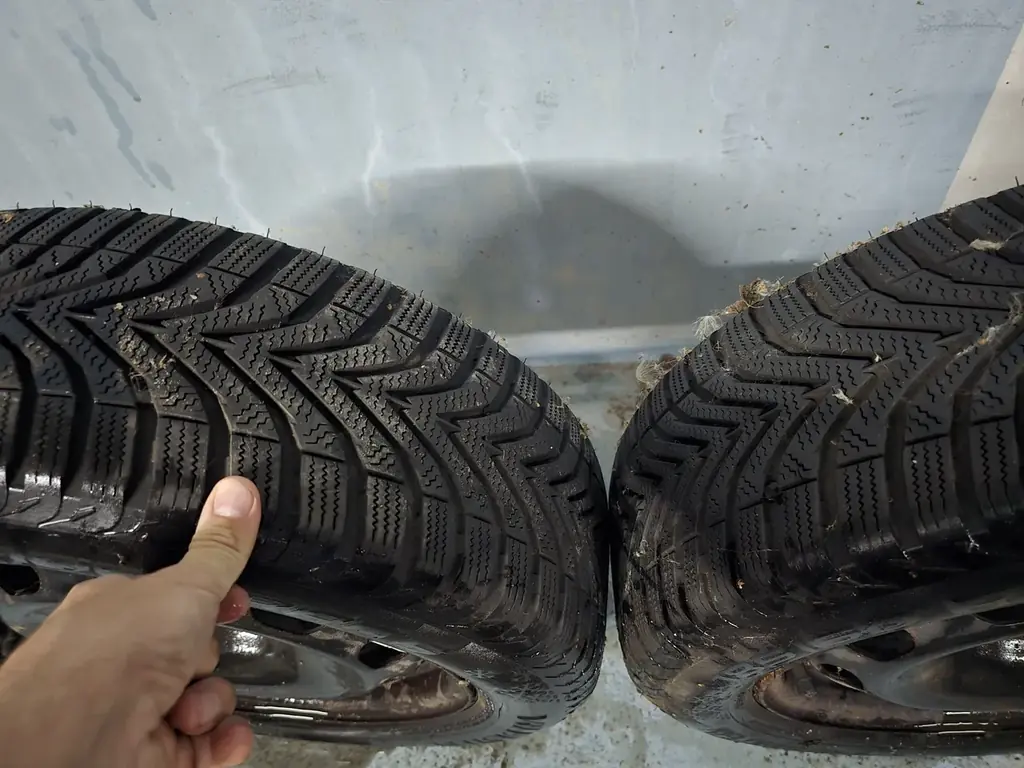продам Комплект зимних колес R15 в сборе — 185/60 R15 на штампованных дисках (5x...)