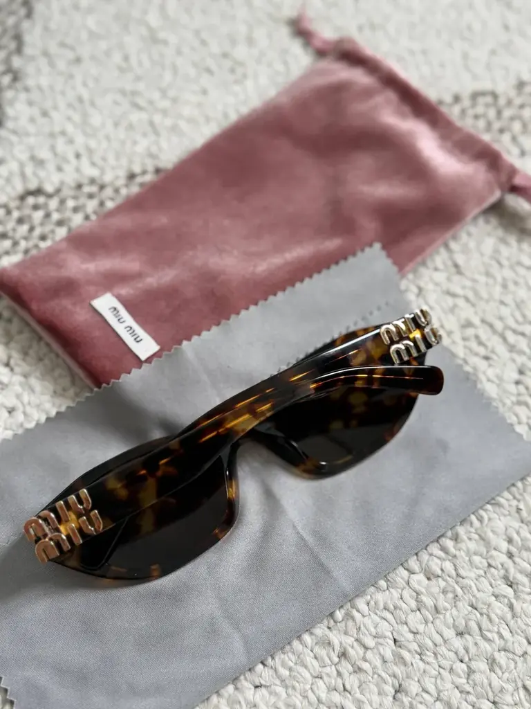 Продам солнцезащитные очки Miu Miu