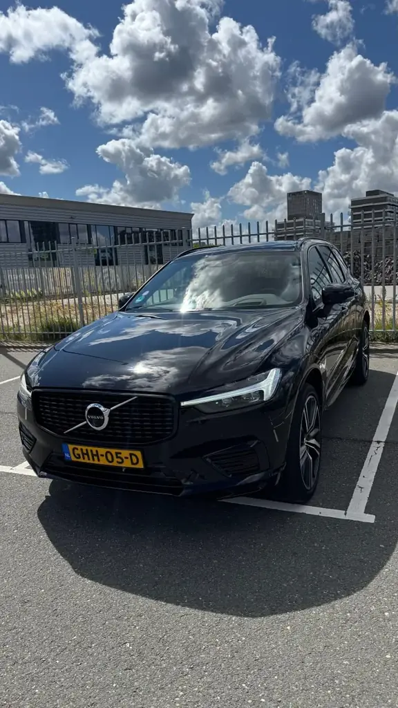 Продаю свой Volvo XC60 T6 Twin Engine AWD R-Design 2021 года. Автомобиль в отличном состоянии, бере…