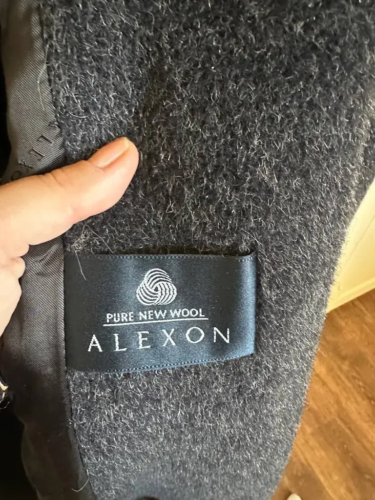 Продам новое пальто  , шерсть натур .Alexon .50е. Самовывоз Spijkenisse или отправлю почтой