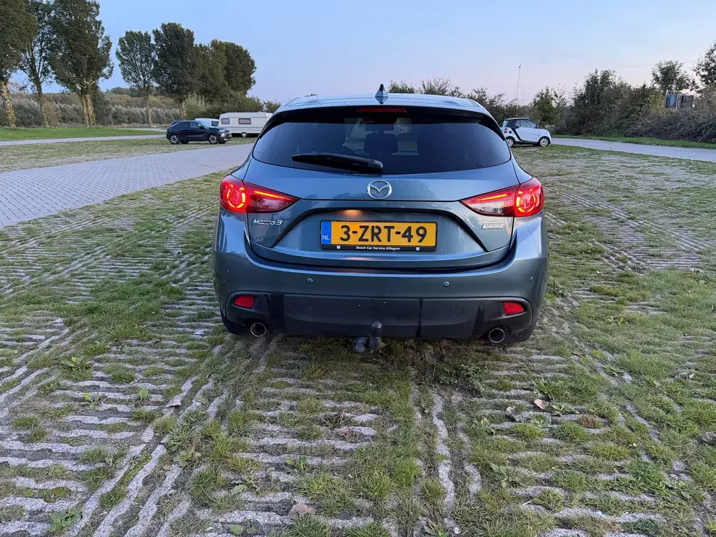 Продается Mazda тройка максимальный комплектации всё кроме автомата и кожи город альмера цена 6000 …